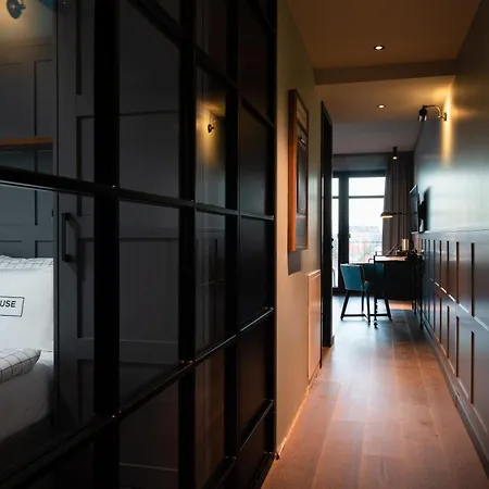 Lighthouse & Отель