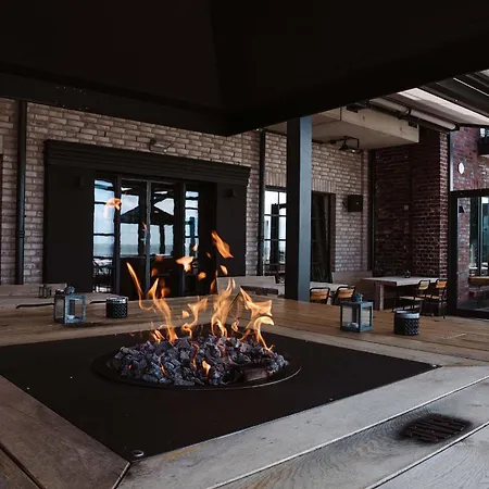 Lighthouse & 5* Busum