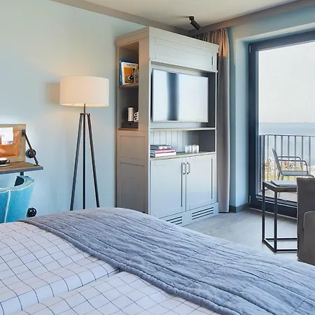 Lighthouse & Hotel 5*