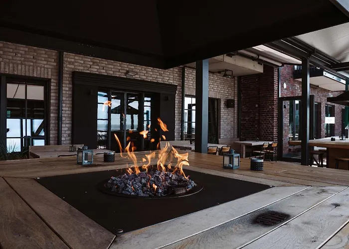 Lighthouse & 5* Busum