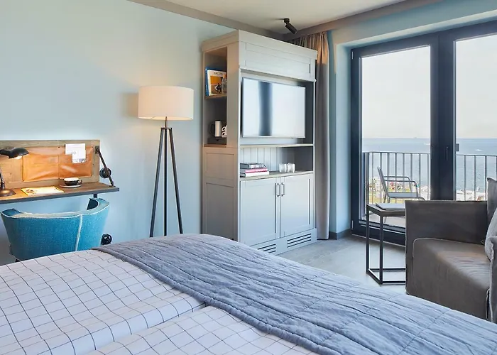 Lighthouse & Hotel 5*